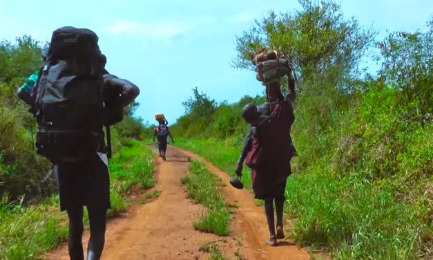 Video: Walking with the Mursi – A long distance hike across Ethopia