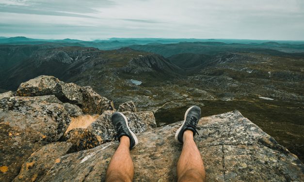 Book Review: Hiking the Overland Track (by Warwick Sprawson) – Australia’s favourite bushwalk gets a new guidebook